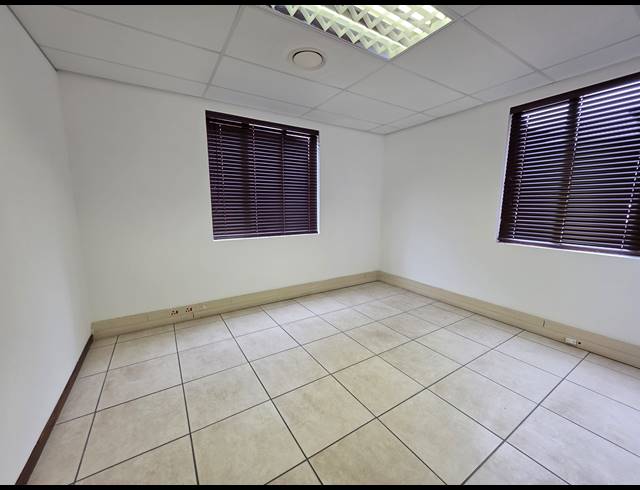 172M² OFFICE TO LET IN HONEYDEW